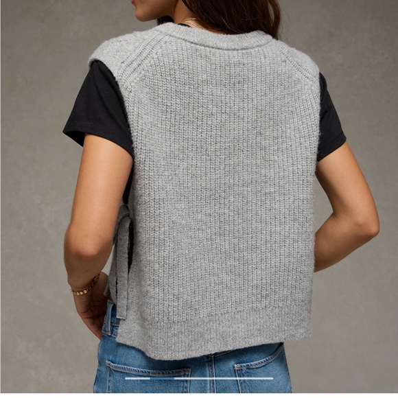 American Eagle Gray Cable Knit Sweater Vest - Picture 4 of 5